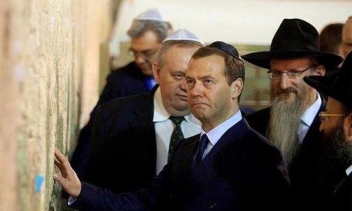 Настоящие фамилии наших политиков рассекречены